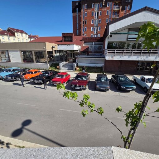 12. slavonski oldtimer rally - izložba na Trgu Vinkovačkih jeseni
